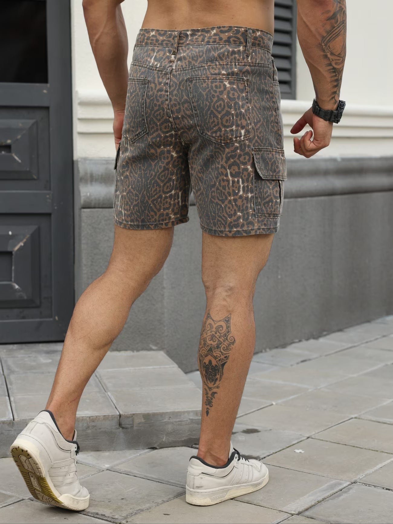 Men’s Slim-Fit Cargo Shorts with Leopard Print